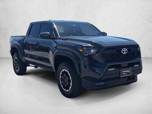 Certified 2025 Toyota Tacoma TRD Off-Road AWD/4WD image 3