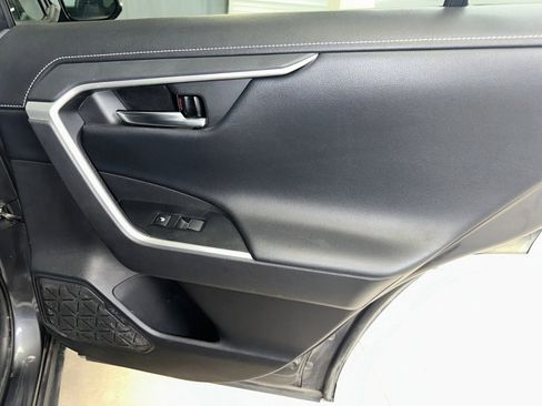 Used 2020 Toyota RAV4 Limited image 29
