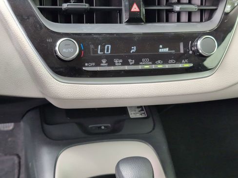 Used 2025 Toyota Corolla LE w/ LE Premium Package FWD image 19