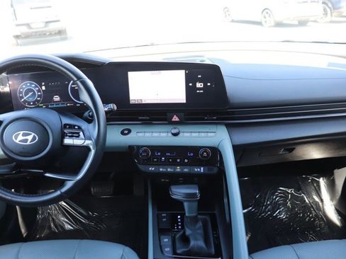 Used 2025 Hyundai Elantra Limited image 14