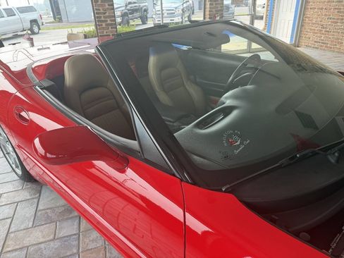 Used 1999 Chevrolet Corvette Convertible RWD image 17