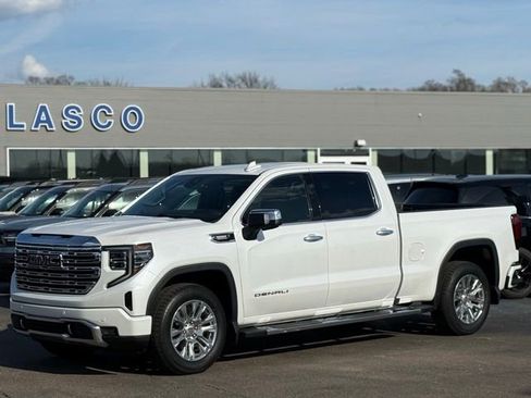 Used 2023 GMC Sierra 1500 Denali w/ Technology Package AWD/4WD image 39