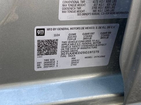 Used 2025 GMC Sierra 1500 SLT AWD/4WD image 30