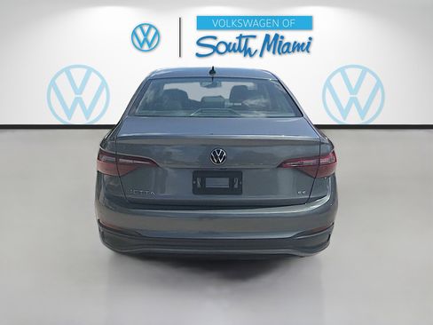 Used 2022 Volkswagen Jetta SE FWD image 6