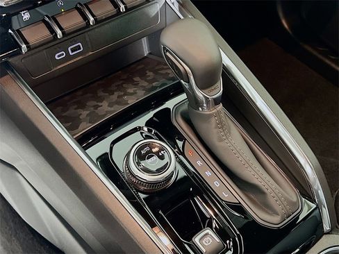 New 2026 GMC Canyon Elevation w/ Convenience Package image 15