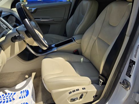Used 2015 Volvo XC60 T5 Premier w/ Proximity Package image 27