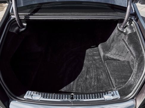 Used 2025 Rolls-Royce Phantom Sedan image 19