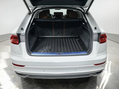 Used 2023 Audi Q8 Premium w/ Convenience Package AWD/4WD image 6