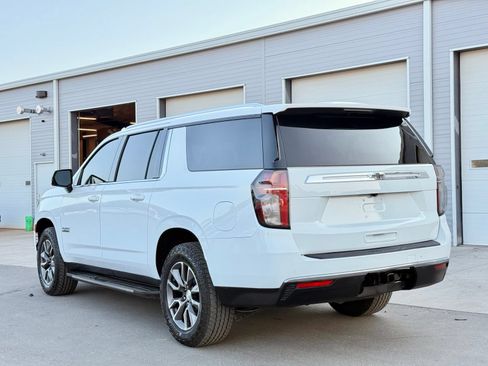 Used 2021 Chevrolet Suburban LT w/ LT Signature Package RWD image 12