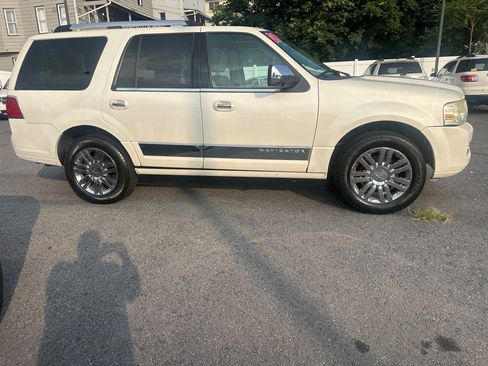 Used 2007 Lincoln Navigator Ultimate image 3