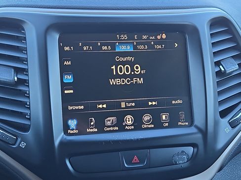 Used 2016 Jeep Cherokee Limited image 12