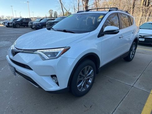 Used 2018 Toyota RAV4 Limited image 2