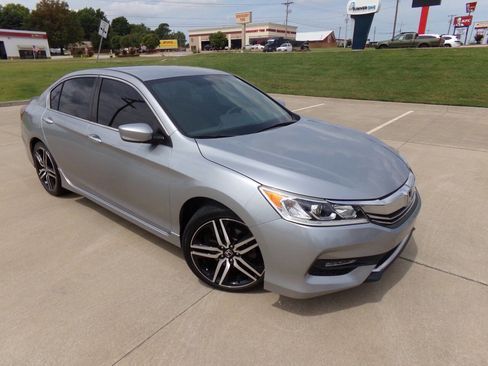 Used 2017 Honda Accord Sport image 5