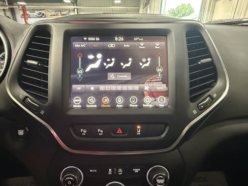 Used 2023 Jeep Cherokee Altitude Lux AWD/4WD image 30
