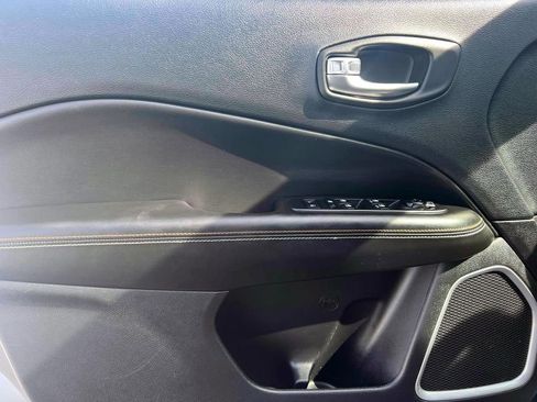 Used 2019 Jeep Compass Latitude image 17