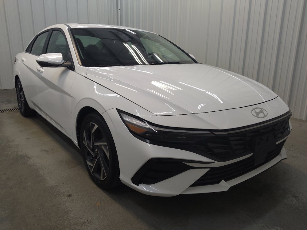 Used 2025 Hyundai Elantra Limited FWD image 13