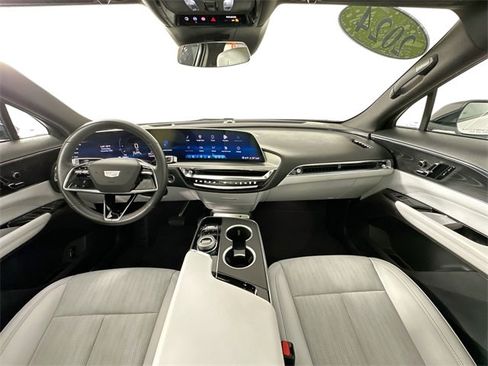 Used 2024 Cadillac Lyriq Luxury image 3