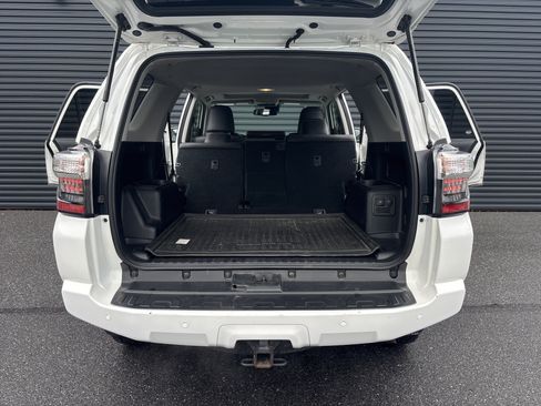 Used 2020 Toyota 4Runner SR5 Premium w/ Moonroof Package AWD/4WD image 23
