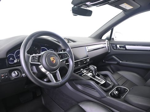 Certified 2023 Porsche Cayenne Platinum Edition AWD/4WD image 4