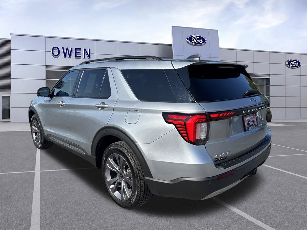 Used 2025 Ford Explorer Active w/ Active Comfort Package AWD/4WD image 3