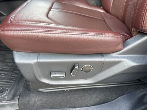 Used 2024 Ford Expedition Limited RWD image 12