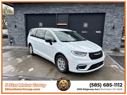 Used 2024 Chrysler Pacifica Touring-L