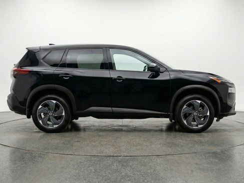 Used 2025 Nissan Rogue SV AWD/4WD image 11