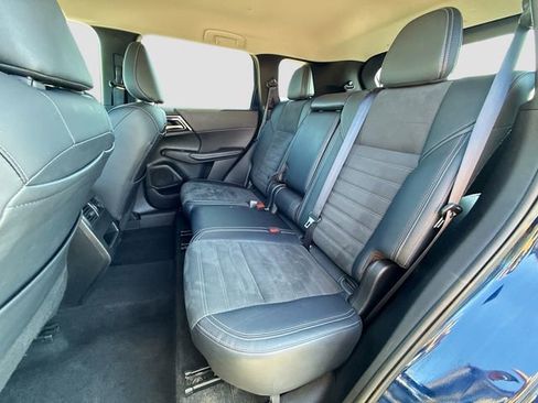 Used 2024 Mitsubishi Outlander SE FWD image 24