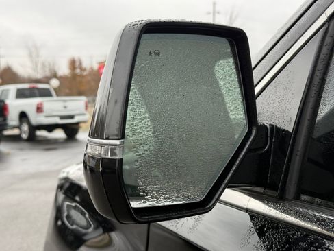 Used 2018 Cadillac Escalade Platinum image 40