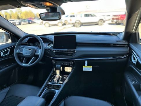 New 2026 Jeep Compass Latitude image 16