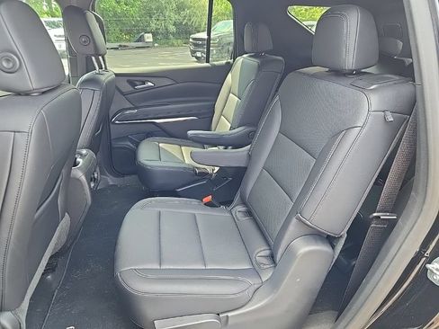 Used 2025 Chevrolet Traverse LT w/ Driver Confidence Package FWD image 11