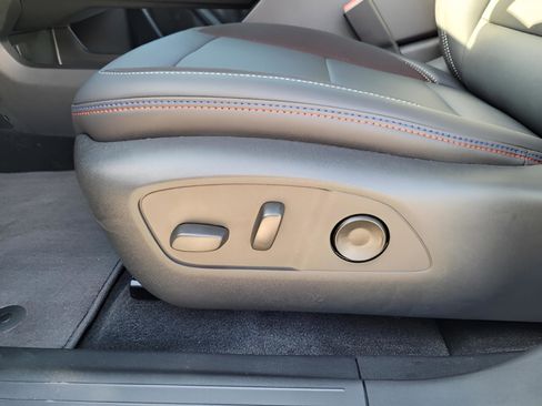 New 2026 Chevrolet Equinox EV RS image 9