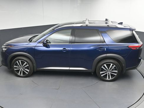 Certified 2025 Nissan Pathfinder Platinum FWD image 40