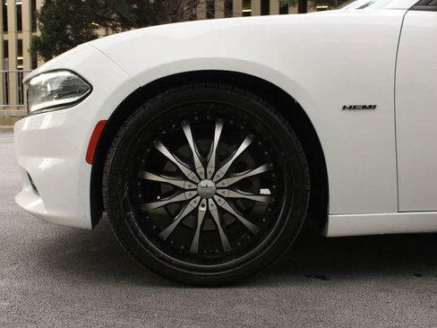 Used 2018 Dodge Charger R/T image 11