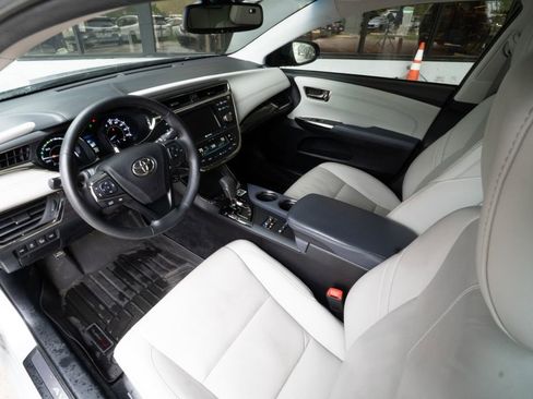 Used 2014 Toyota Avalon Limited w/ Technology Package FWD image 9