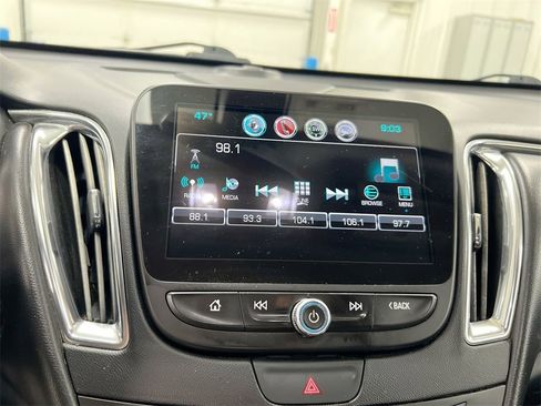 Used 2017 Chevrolet Malibu LT w/ Leather Package image 13