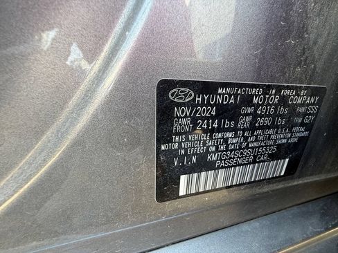 Used 2025 Genesis G70 2.5T AWD/4WD image 45