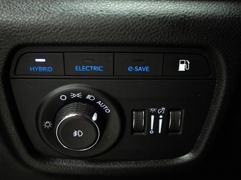 Used 2023 Jeep Grand Cherokee image 31