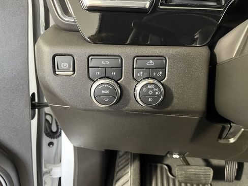 Used 2025 GMC Sierra 1500 Elevation image 22