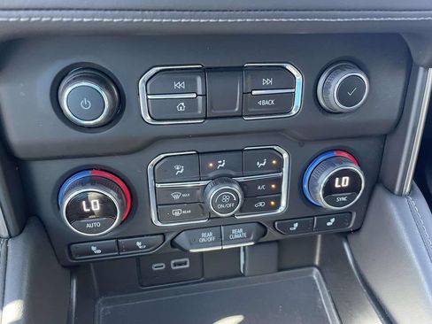 Used 2024 Chevrolet Tahoe Z71 w/ Luxury Package AWD/4WD image 25