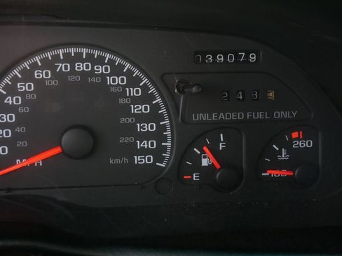 Used 1995 Chevrolet Camaro Z28 RWD image 28
