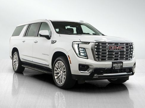 Used 2025 GMC Yukon XL Denali AWD/4WD image 7