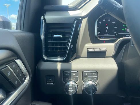 Used 2025 GMC Sierra 2500 Denali w/ Technology Package AWD/4WD image 12