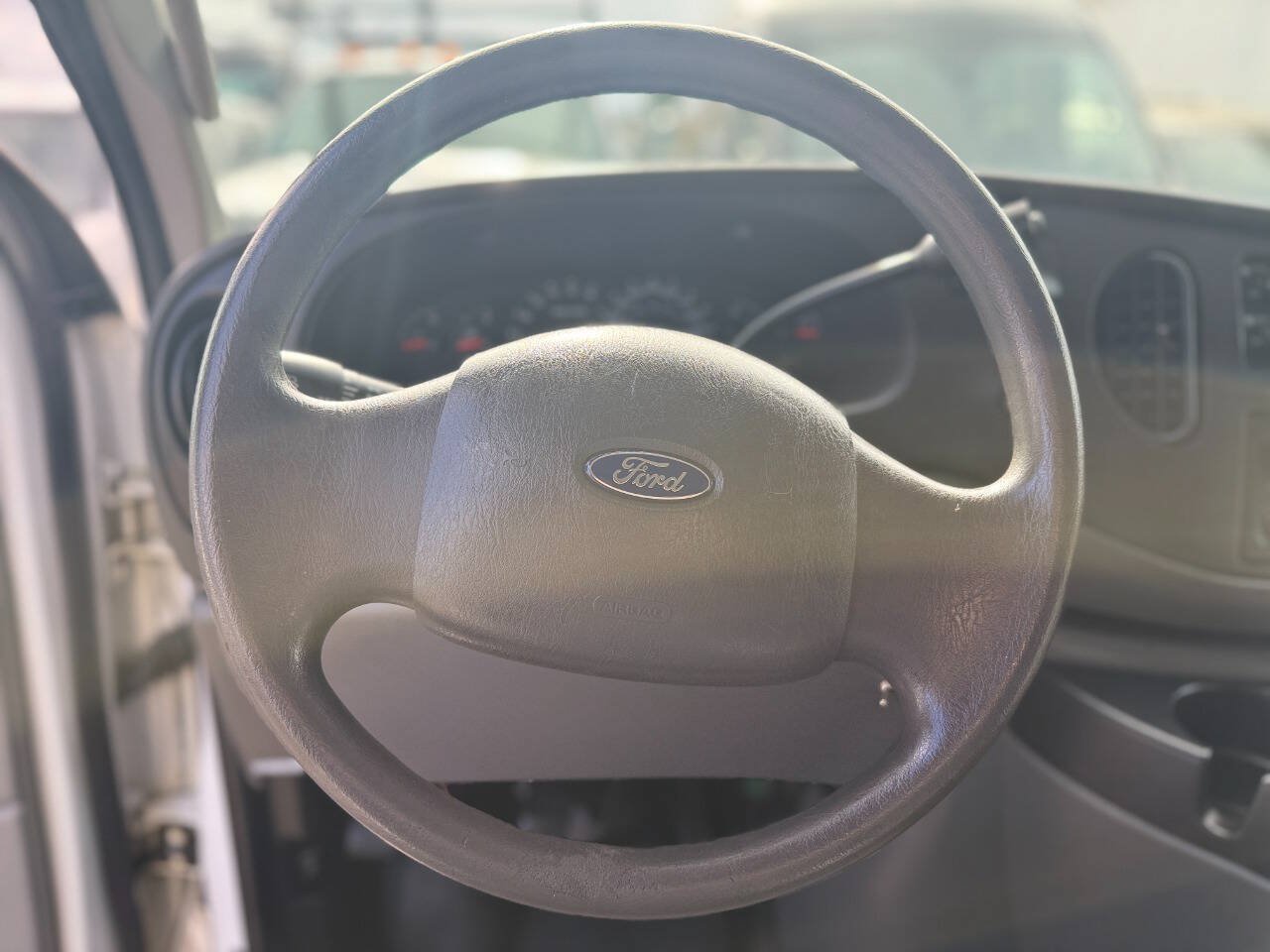 Used 2006 Ford E-350 and Econoline 350 XL RWD image 23