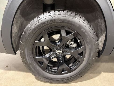 Used 2025 Volkswagen Atlas Peak Edition SE AWD/4WD image 53