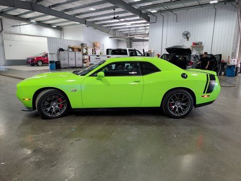 Used 2015 Dodge Challenger SRT w/ Technology Group RWD image 5