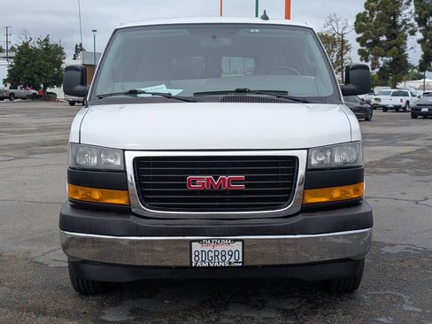 Used 2018 GMC Savana 3500 LT w/ LT Preferred Equipment Group image 3