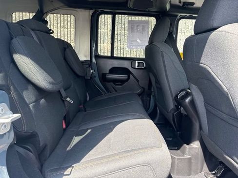 Used 2024 Jeep Wrangler Unlimited AWD/4WD image 9