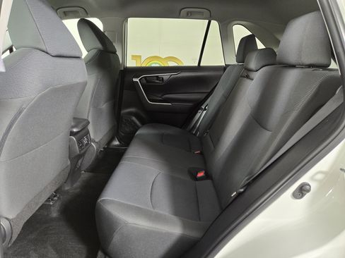 Used 2022 Toyota RAV4 LE AWD/4WD image 12
