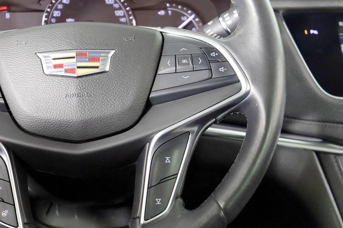 Used 2017 Cadillac XT5 Luxury w/ Driver Awareness Package AWD/4WD image 33